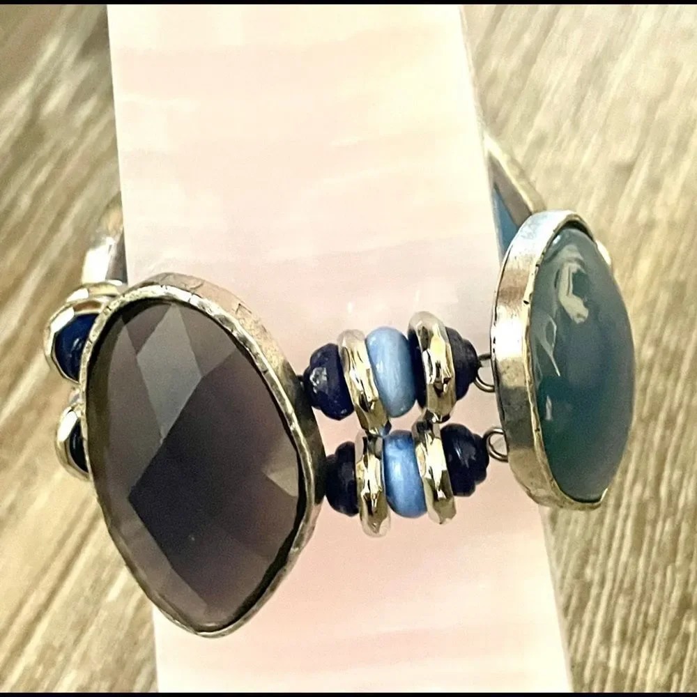 Blue beaded stretchy bracelet